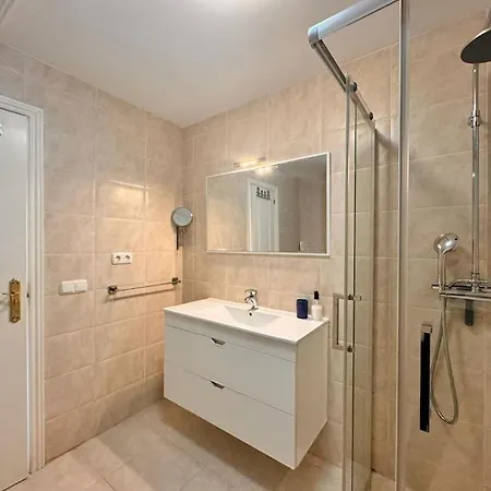 아파트 Silent Sunrise On The Ocean