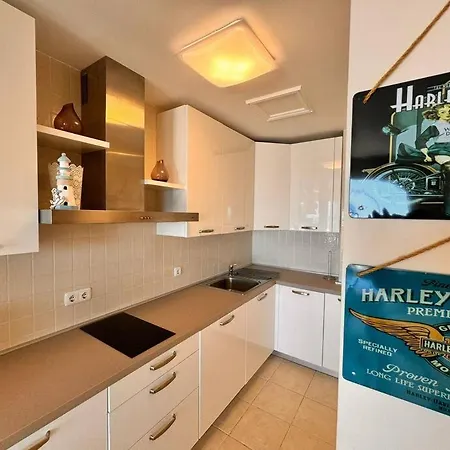 Silent Sunrise On The Ocean 아파트 *